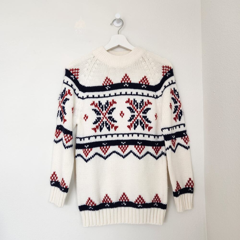 Vintage 80s Red Navy Snowflake Knit Sweater White Acrylic Pullover Grandpacore M